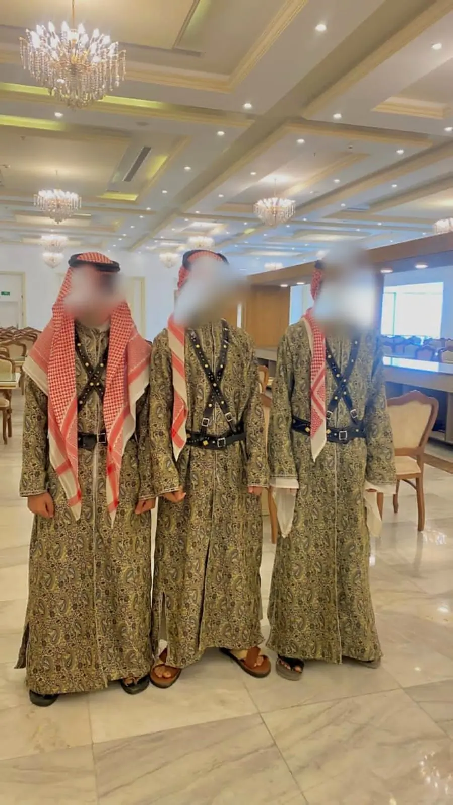صبّابون ومباشرون بزي تراثي